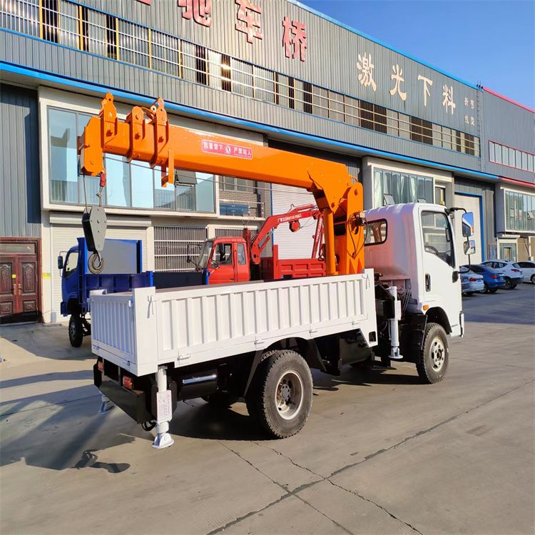 霍林郭勒市三轮随车吊定制 农用改装机自备吊中瑞长期出售